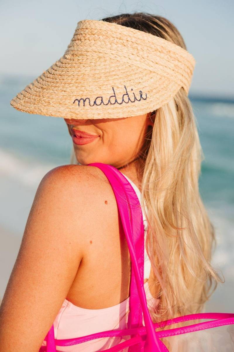 Bestickter Strohschirm - Schriftzug Name // Personalisierter Strohschirm, Monogramm Strandhut, Brautjungfer Geschenk, Strand Schirm, Bachelorette von SprinkledWithPink