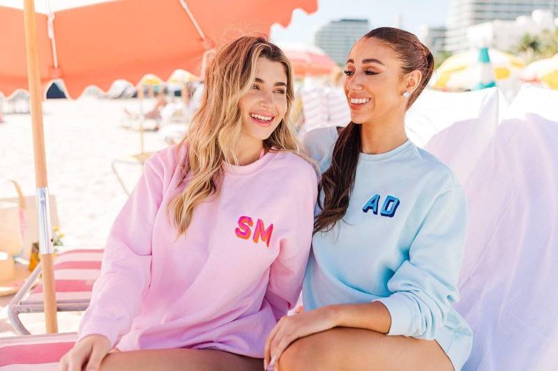 Besticktes Monogramm Sweatshirt // Personalisiertes Sweatshirt, Rundhalsausschnitt, Personalisierter Pullover, Geschenke Für Sie von SprinkledWithPink
