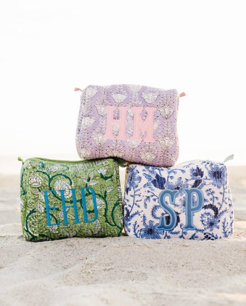 Gestickte Kosmetiktasche Mit Blockprint // Personalisierte Blumenmuster Handgemachte Geschenk Für Sie von SprinkledWithPink