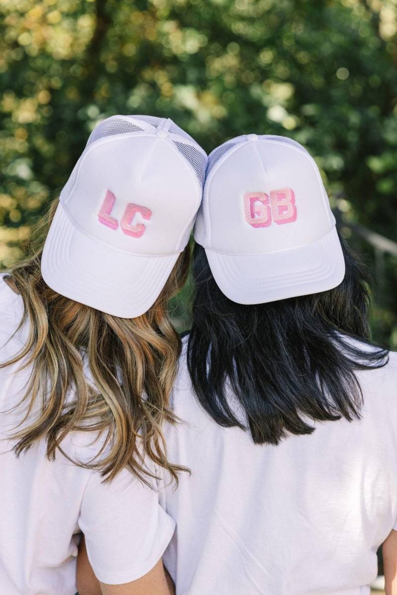 Gestickter Schatten-Monogramm-Trucker-Hut // Monogramm-Initialen Trucker-Hut Benutzerdefinierte Brautparty Favors Bachelorette Party Personalisiertes von SprinkledWithPink
