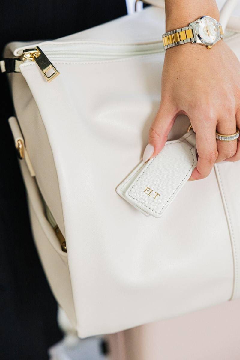 Leder-Hutclip Mit Goldfolien-Monogramm von SprinkledWithPink