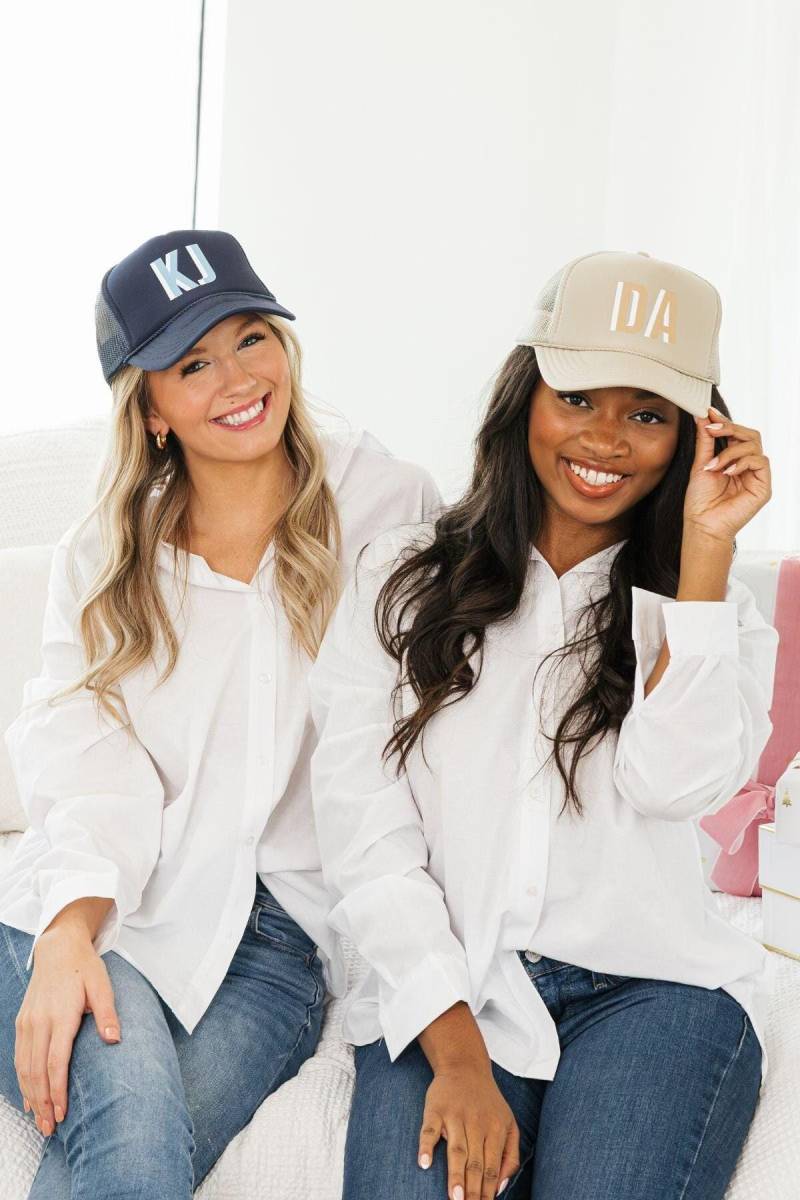 Schatten Monogramm Trucker Hut // Initialen Benutzerdefinierte Brautgeschenke Junggesellinnenabschied Geschenk Personalisierte Brautjungfer Gunst von SprinkledWithPink