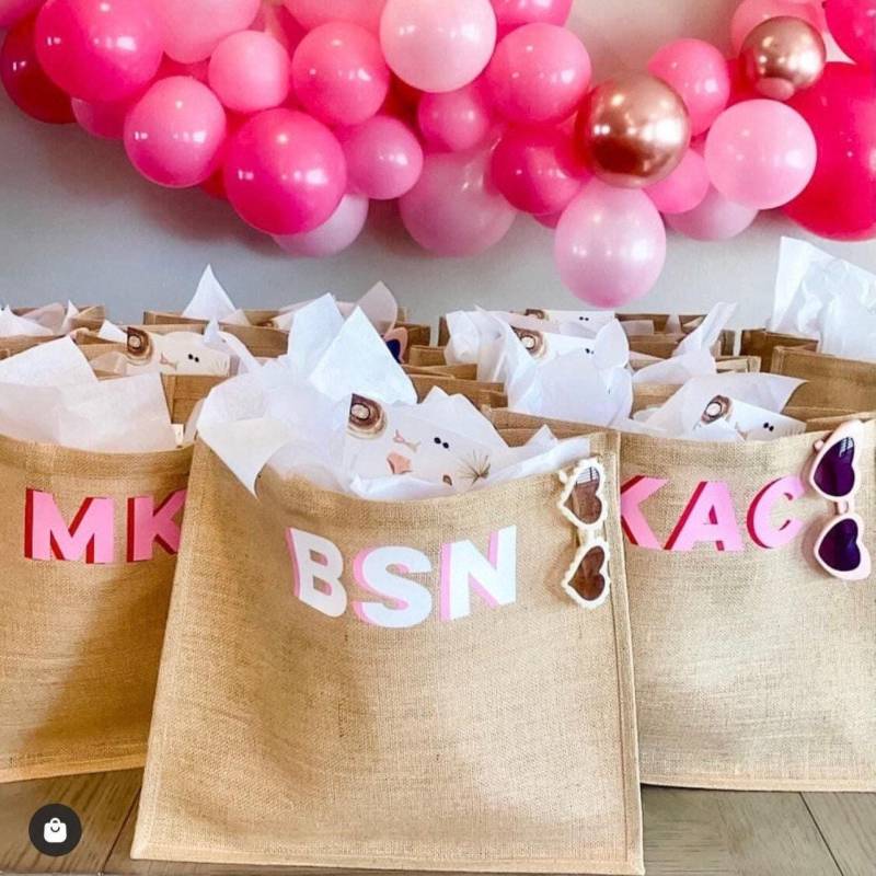 Schatten Monogramm Jutetasche // Individuelle Bachelorette Tragetasche, Geschenk, Brautjungfer Partygeschenke Tasche, Hochzeit Willkommenstasche von SprinkledWithPink