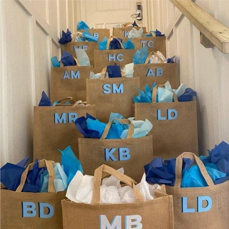 Schatten Monogramm Jutetasche // Personalisierte Brautjungfer Geschenk Tasche, Benutzerdefinierte Jute Strand Junggesellinnenabschied Strandtasche von SprinkledWithPink