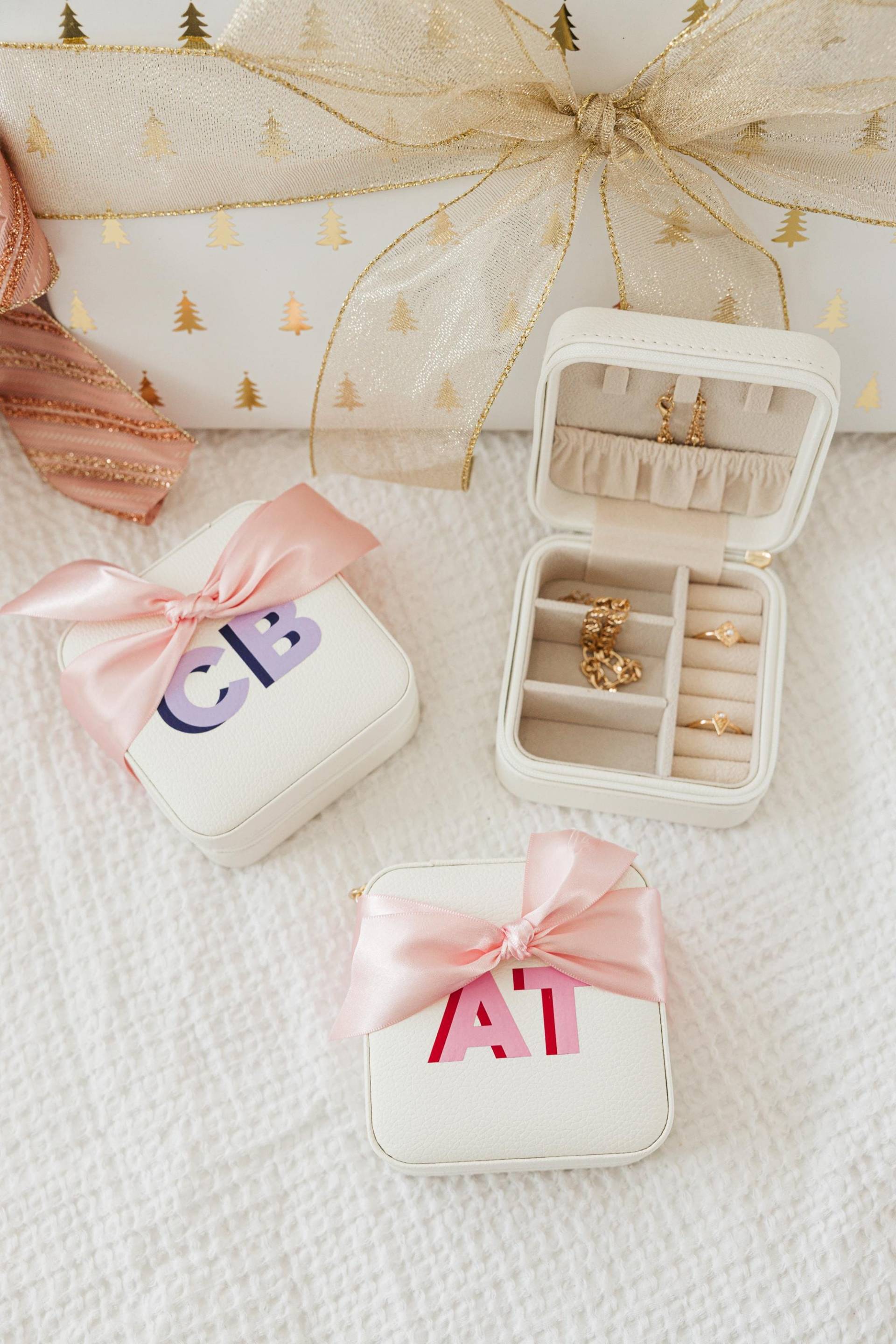 Shadow Monogram Schmuckschatulle, Geburtstagsgeschenk, Weihnachtsgeschenk Für Sie, Brautjungfernvorschlag von SprinkledWithPink