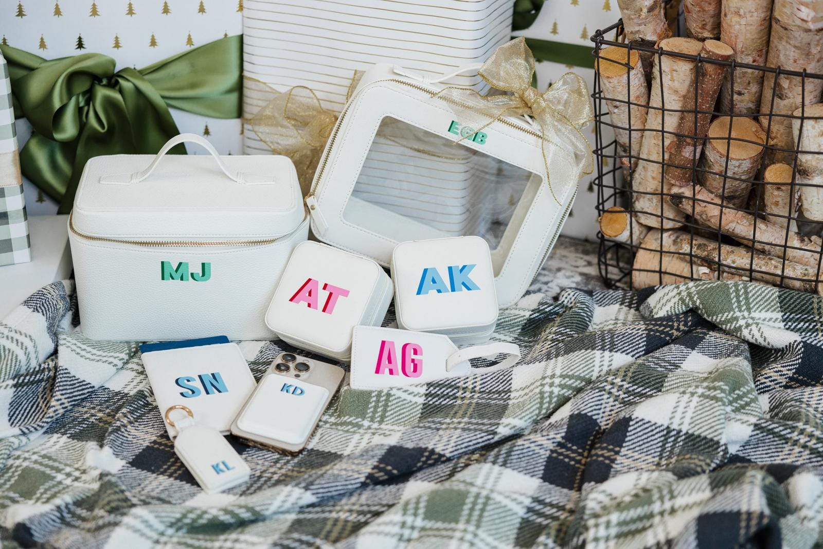 Shadow Monogram Schmuckschatulle, Geburtstagsgeschenk, Weihnachtsgeschenk Für Sie, Brautjungfernvorschlag von SprinkledWithPink