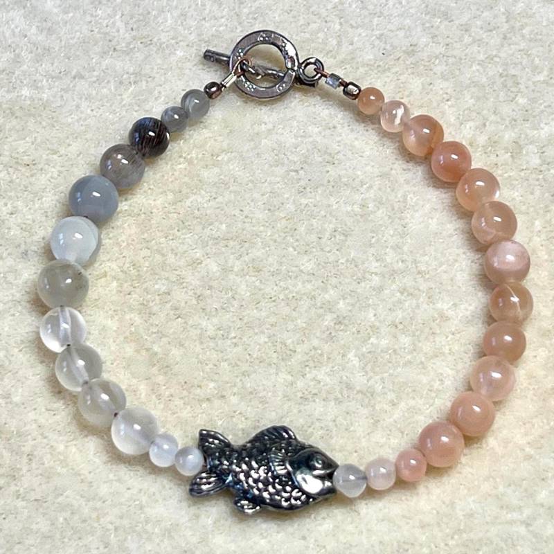 Armband Aus Mondstein, Zinnfisch & Sterlingsilber Charity-Spende von SpritelyFinch