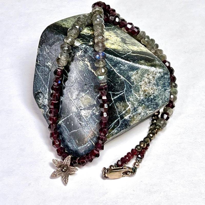 Halskette Aus Labradorit, Rotem Granat, Pyrit & Sterlingsilber Charity-Spende von SpritelyFinch