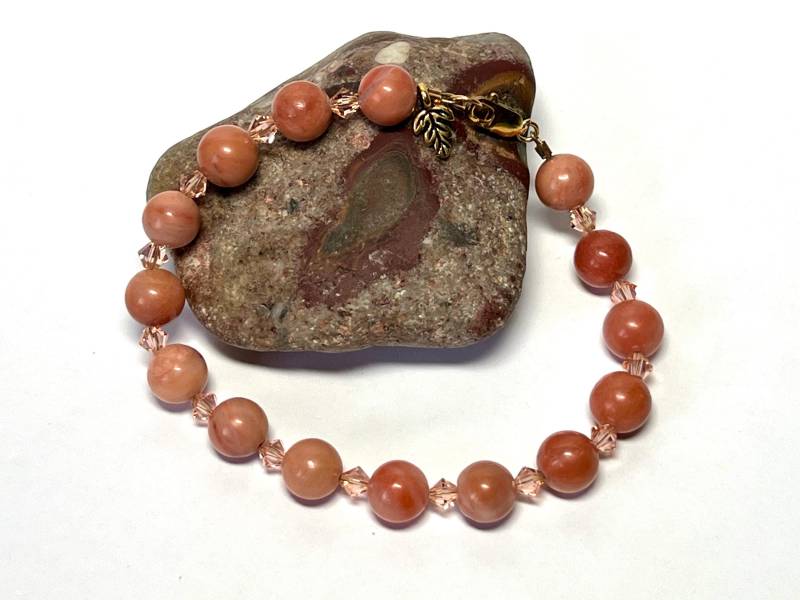 Roter Aventurin, Swarovski-Kristall & Goldfill-Armband Charity-Spende von SpritelyFinch