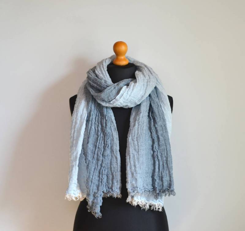 Ombre Blauer Leinenschal/Reines Leinen Stonewashed Oversized Schal von SproutLinen