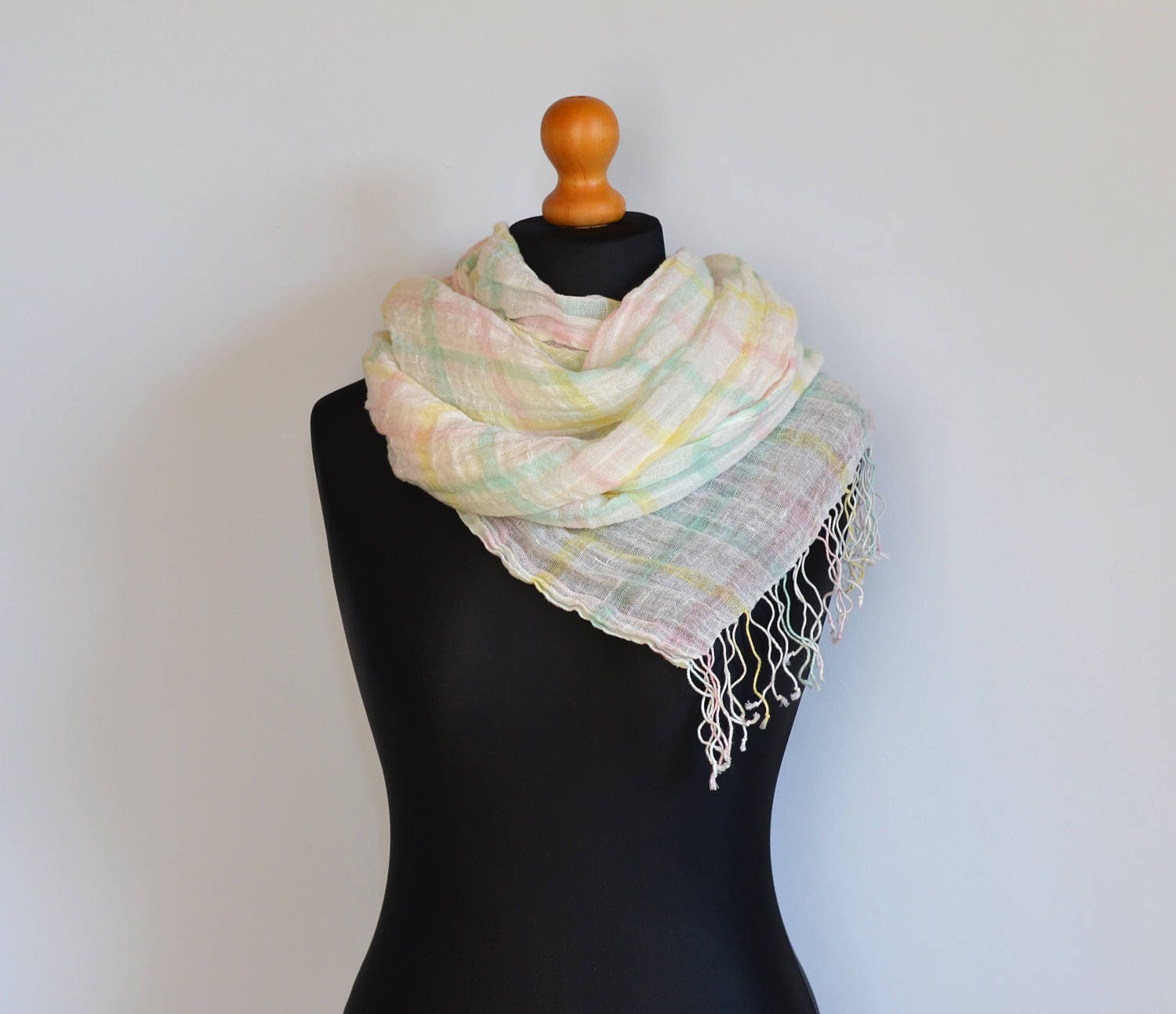 Schöne Weiße Karierte Leinen Schal/Reines Hand Verdreht Fransen Zubehör Sommer Strand Wrap von SproutLinen