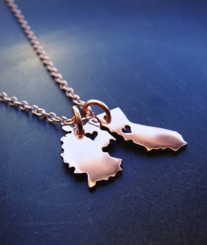 Double Micro State Oder Country Anhänger Halskette in Kupfer Personalisieren Sie Die Position Der Herzen von SproutsAndRoots