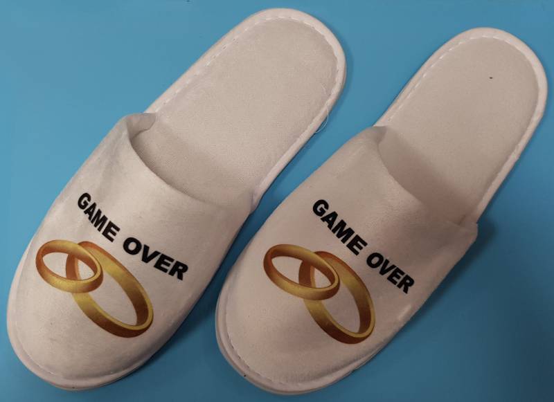 Frottee Slipper Hausschuh Pantoffel Game Over Hochzeit Junggesellenabschied Gag Mitbringsel Geschenk Scherzartikel Bedruckt Witzig von Spruchdruck