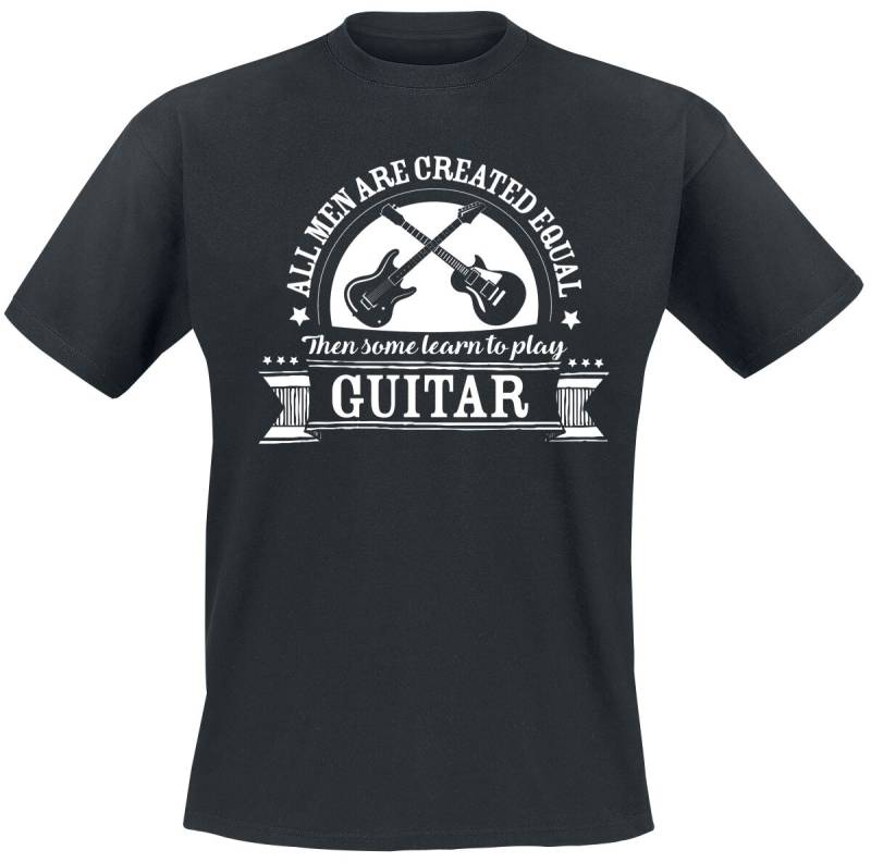 Sprüche T-Shirt - All Men Are Equal Then Some Learn To Play Guitar - XXL bis 5XL - für Männer - Größe 4XL - schwarz von Sprüche