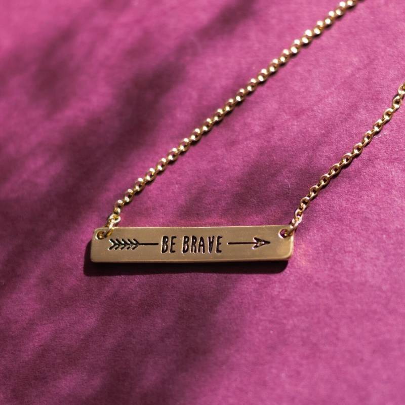 Sale Be Brave Bar Halskette, Brave, You Are Einfache Pfeil Halskette Sale Be Brave Bar Halskette, Brave, You Are Einfache Pfeil Halskette von SpryConceptsBoutique