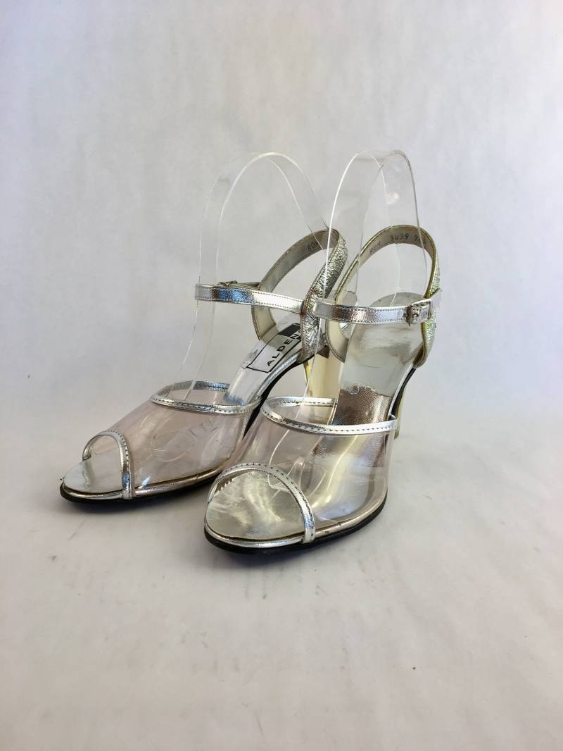 1970Er Jahre Silber Aldens Riemchen Tanzschuhe 1970Er Jahre Silber Aldens Riemchen Tanzschuhe von SpryFashion