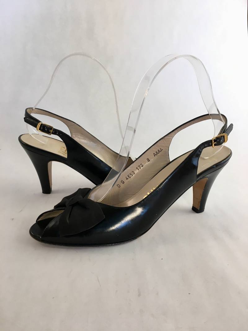Schwarzes Leder Schleife Peep Zehen Slingback Ferragamo Fersen Schmale Us Größe 8 Schwarzes Leder Schleife Peep Zehen Slingback Ferragamo Fersen Schmale Us Größe 8 von SpryFashion