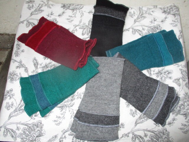 Armstulpen Stulpen Arm Pulswärmer Wolle Handstulpen Wollstulpen Gewalkt Gefilzt Grau Schwarz Petrol Blau Rot Uni Hippie Goa Winter von SpunkLaden