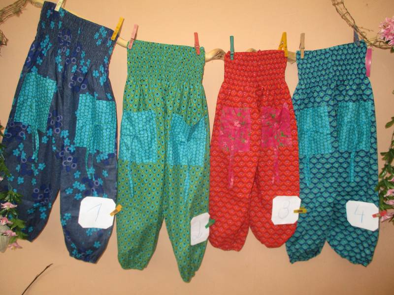 Kinder Hose Pumphose Hippie Stoff Mädchen Jungen Bunt 10 J. 146 152 Sommer Sommerhose Stoffhose von SpunkLaden