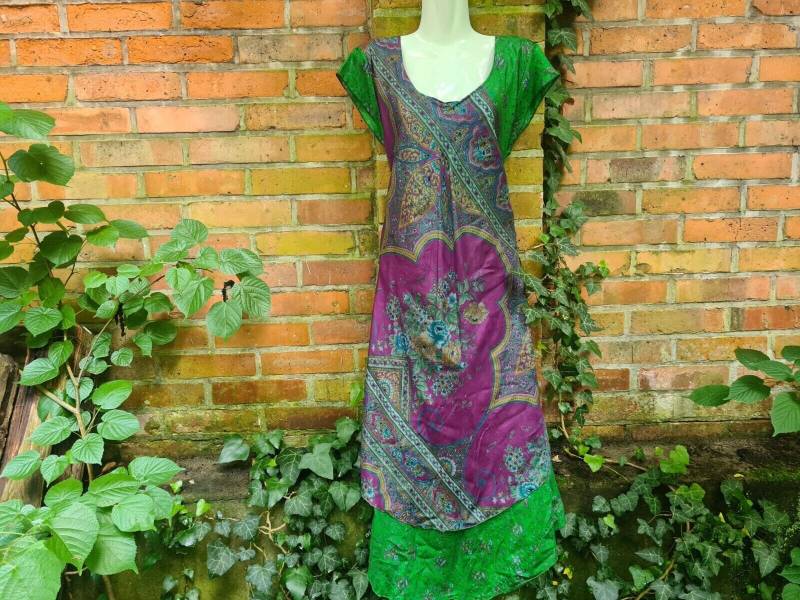 Kleid Seide Seidenkleid Sommerkleid Überwurf Ethno Nepal Sari Lang Maxi Grün Paisley Leicht Strand Gürtel Lila Einheitsgröße von SpunkLaden