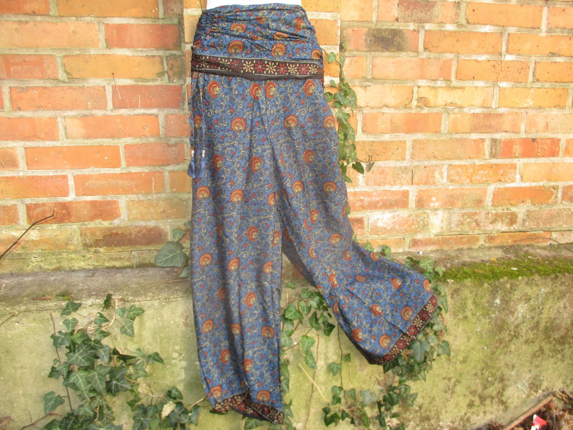 Seidenhose Sari Hose Haremshose Hosenrock Rock Seide Hippie Goa Yogahose Bunt Blau Sommerhose Pw 05 24 Seidenhose Sari Hose Haremshose Hosenrock Rock Seide Hippie Goa Yogahose Bunt Blau Sommerhose Pw 05 24 von SpunkLaden