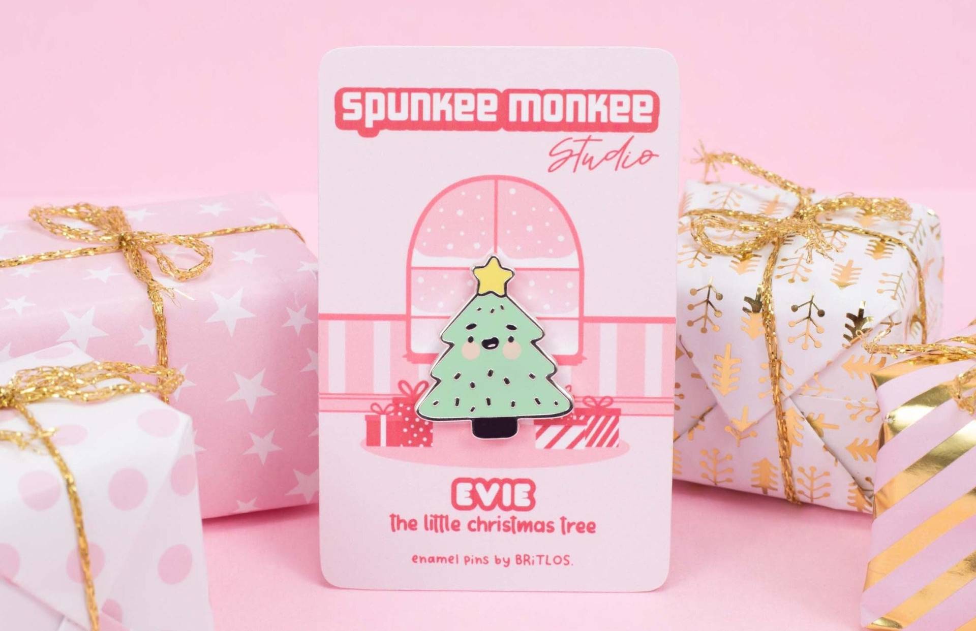 Evie Der Weihnachtsbaum Emaille Pin | Süßer Kawaii Weihnachts Hartemaille 1 Zoll von SpunkeeMonkeeStudio