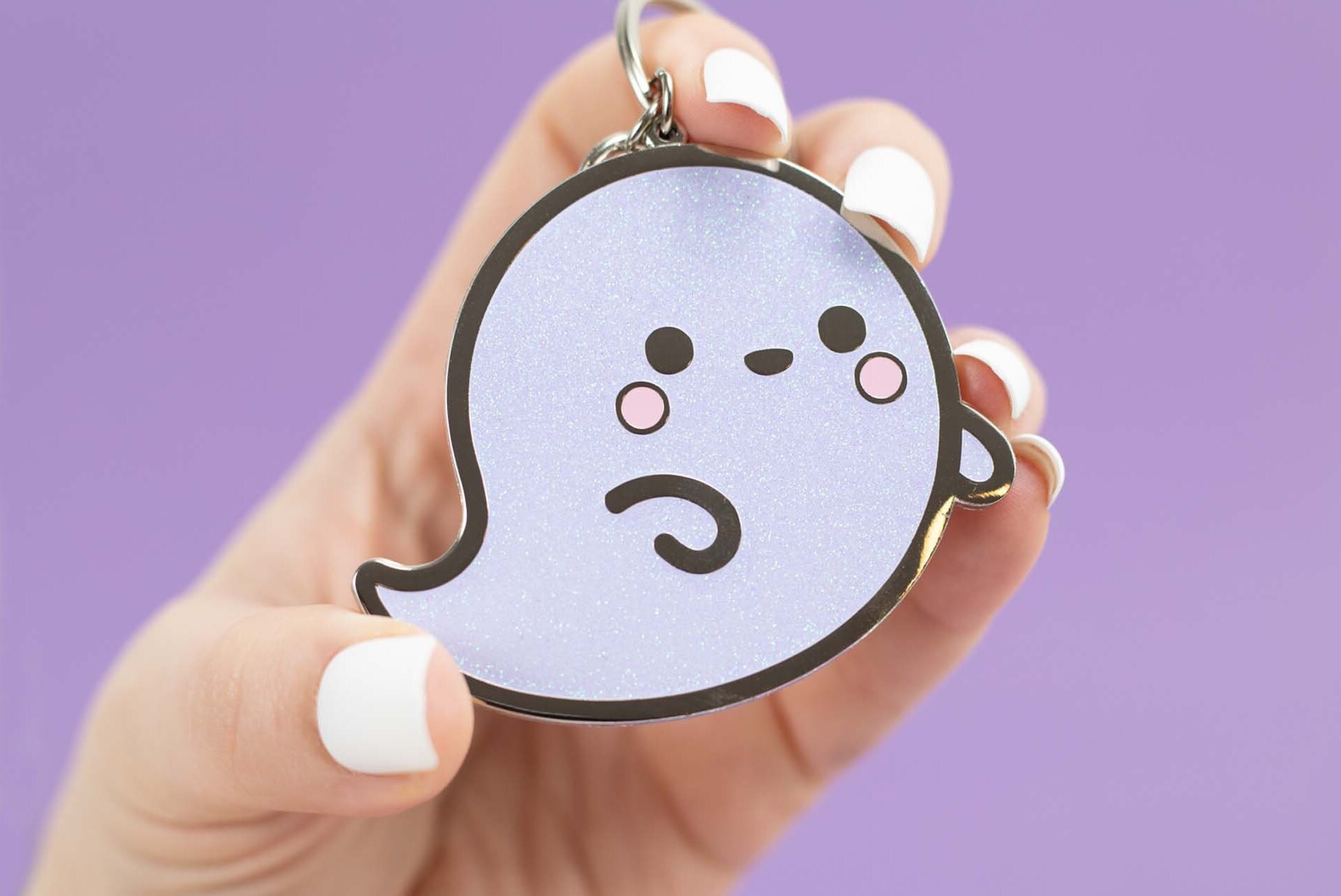 Speckles Der Kleine Ghostie Schlüsselanhänger | Spoopy Taschenanhänger Süßer Goth Halloween 2, 5"Charm Glitzer Emaille von SpunkeeMonkeeStudio