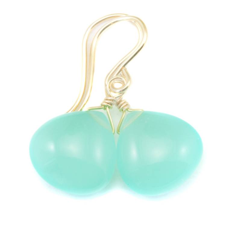Aqua Blau Chalcedon Ohrringe Glattes Herz 14K Gold Oder Gefüllt Sterling Silber Einfache Weiche Blasse Farbe Teardrops Alltagstropfen von Spyglassdesigns