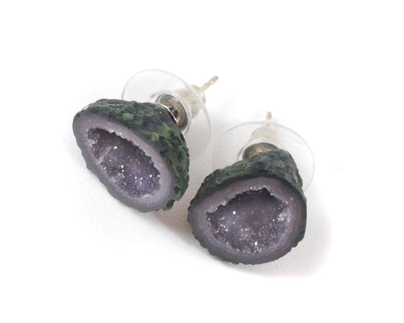 Baby Geode Ohrringe Tabasco Schwarz Grau Druzy Oval Sterling Silber Beiträge Poliert Kleine Natürliche Druse Quarz Halbierte Geoden Gepaarte von Spyglassdesigns