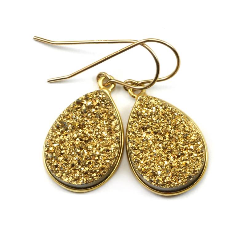 Goldene Drusy Ohrringe Druzy Teardrop Form 14K Solides Gelbgold Oder Gefüllt Französisch Große Lünette Einfache Tropfen Feine Druse Quarz von Spyglassdesigns