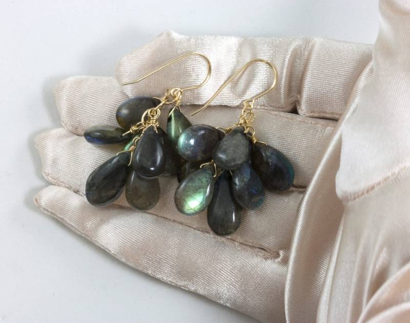Labradorit Ohrringe 14K Massivgold Oder Gefüllte Cluster Stil Glatte Teardrop Große Aaa Blau Grün Goldene Blitz Birne 2 Zoll Natur von Spyglassdesigns