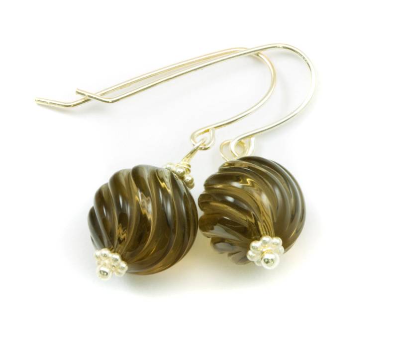 Rauchquarz Ohrringe Runde Sterling Silber Oder 14K Solid Gold Filled Fancy Carved Swirl Smooth Design Simple Classic Drops von Spyglassdesigns