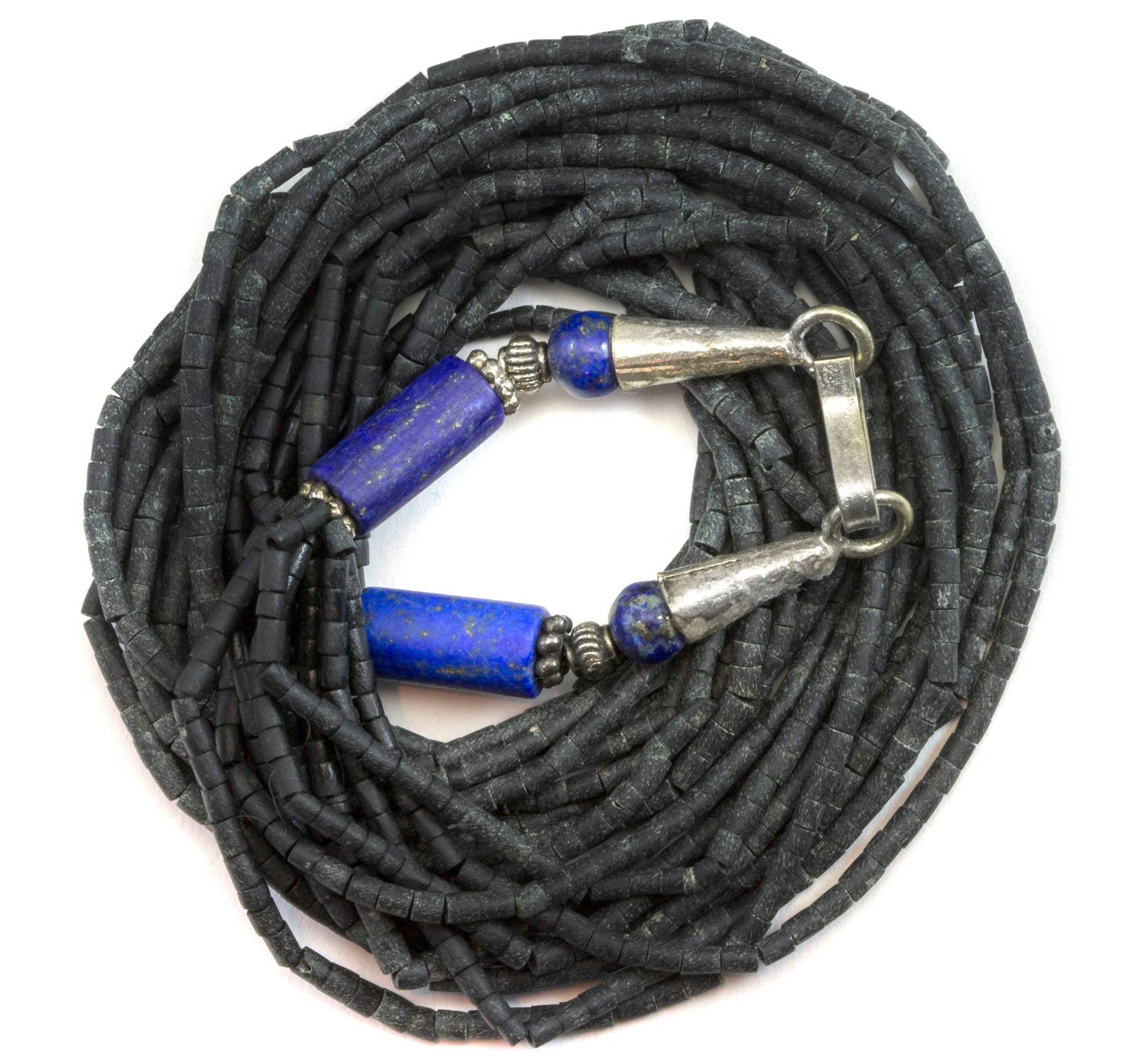 Schwarz Matte Glas Halskette Perlen Silber Solid Heishi Cut 18 Zoll Multi Strang 10 Stränge Blaue Lapis Lazuli Akzent Steine von Spyglassdesigns