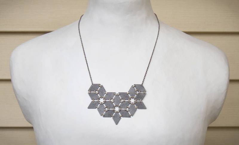 Kleine Metall-Lace-Halskette Kleine Metall-Lace-Halskette von SquircleDesigns