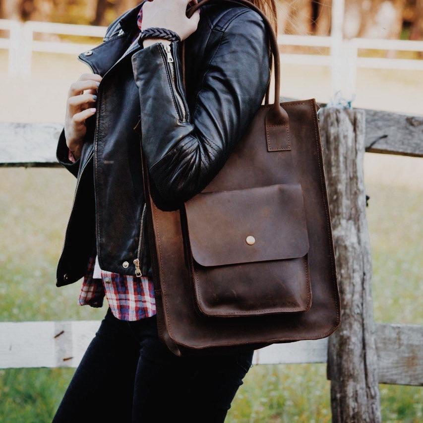 Handgefertigte Leder Tragetasche Große Crossbody Schultertasche Mit Reißverschluss von SquirrelsBags