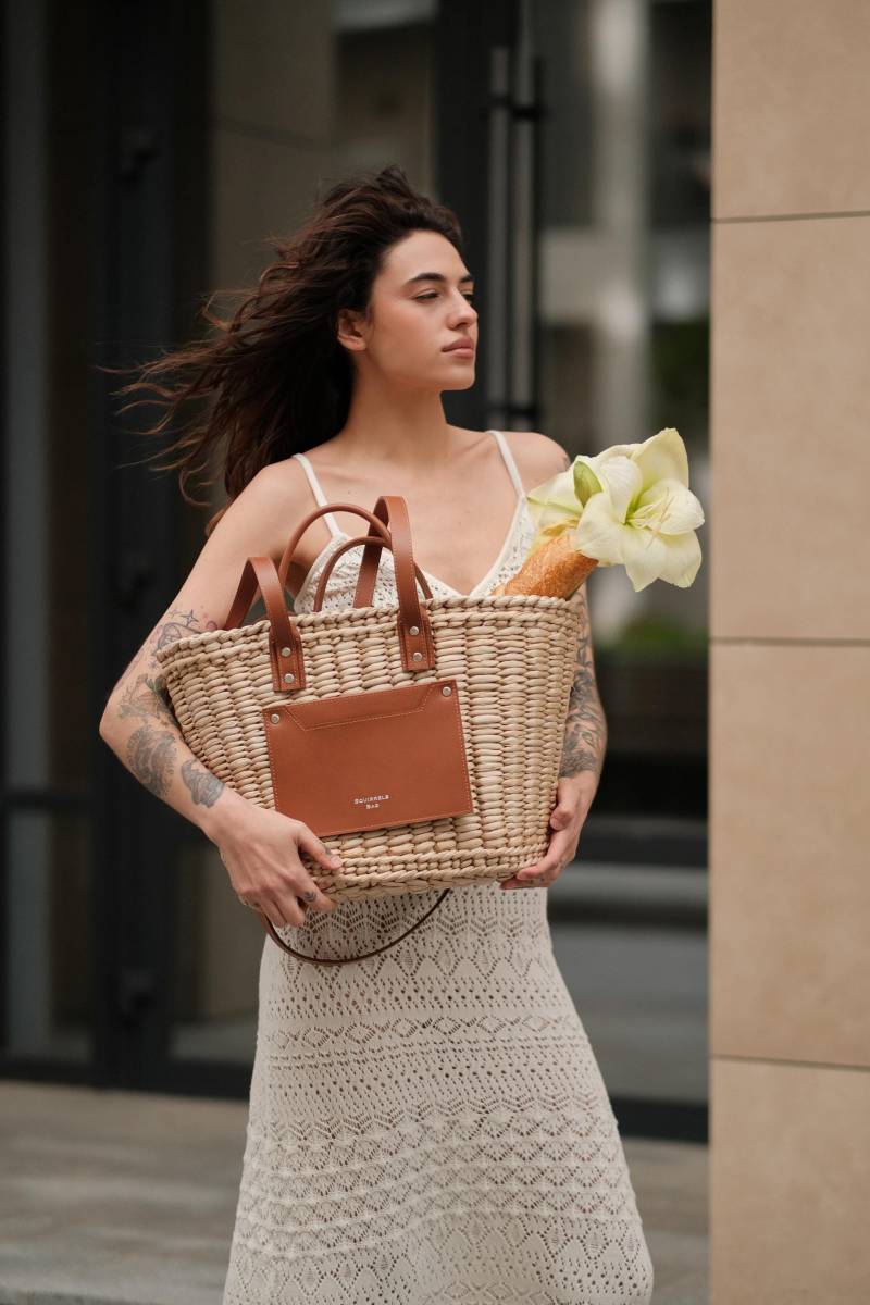 Handgewebte Strohtasche Vegane Ledergriffe, Sommer-Strandtasche von SquirrelsBags