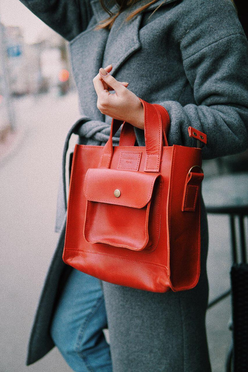 Rote Leder-Einkaufstasche Ästhetisch, Personalisierbare Umhängetasche, Ledertasche, Mini-Umhängetasche, Kleine Messenger-Tasche von SquirrelsBags