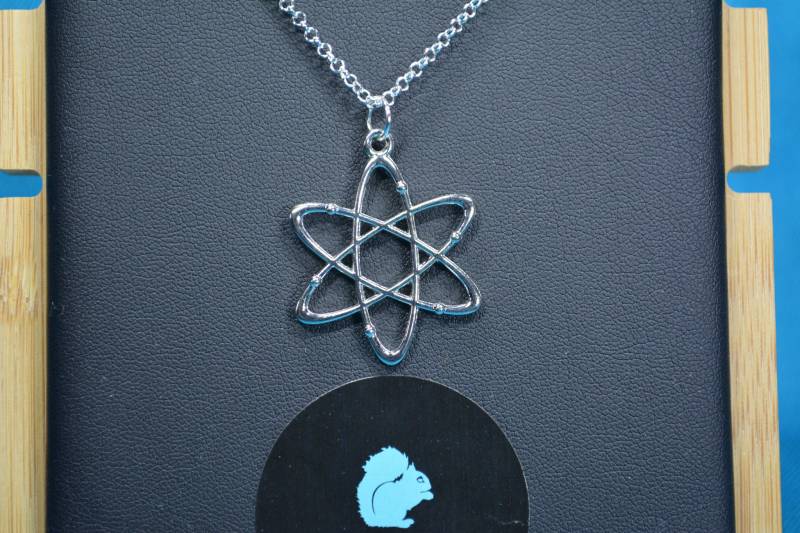 Atomic Silber Halskette von SquirrelsSparkles