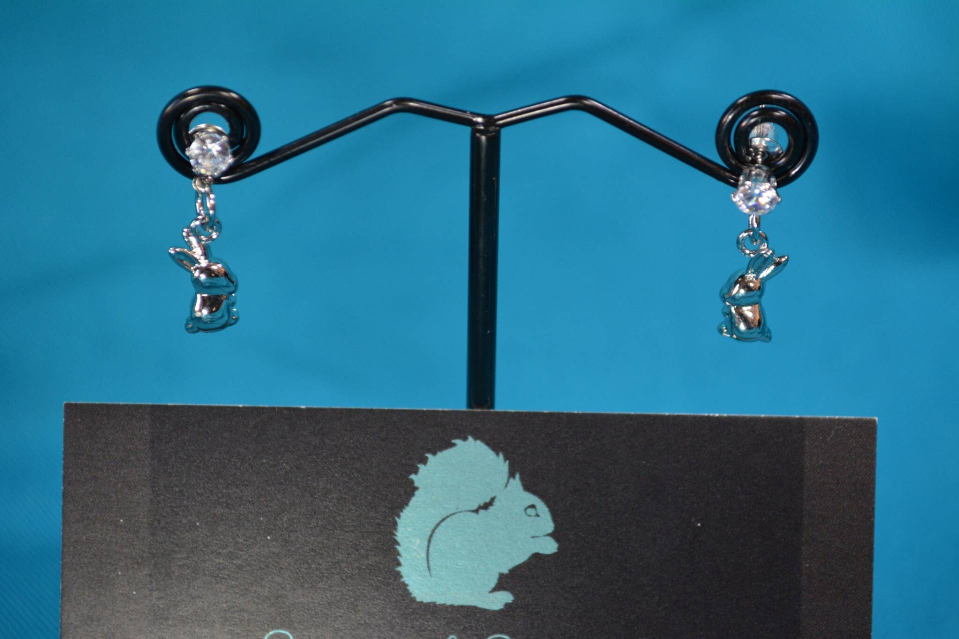 Kleine Hasen Kristall Ohrringe, Weißgold Tier Schmuck, Oster Geschenk Kleine Hasen Kristall Ohrringe, Weißgold Tier Schmuck, Oster Geschenk von SquirrelsSparkles