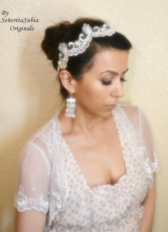 Ausgebogtes Brautstirnband Off White Reizendes Elegantes Haar Tragen Pailletten Hochzeit Frauen Handgemachtes Accessoire Krone Kopfschmuck Ausgebogtes Brautstirnband Off White Reizendes Elegantes Haar Tragen Pailletten Hochzeit Frauen Handgemachtes Accessoire Krone Kopfschmuck von SrtaSubiaOriginals
