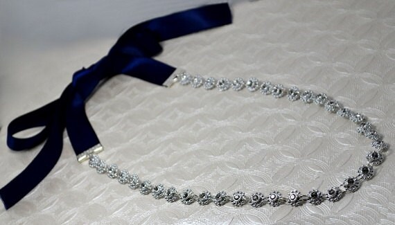 strass Halskette Navy Blue Satin Krawatte Silber Funkelnde Brautjungfer Abend Abendgarderobe Frauen Handmade Accessoire Hochzeit Abschlussball strass Halskette Navy Blue Satin Krawatte Silber Funkelnde Brautjungfer Abend Abendgarderobe Frauen Handmade Accessoire Hochzeit Abschlussball von SrtaSubiaOriginals