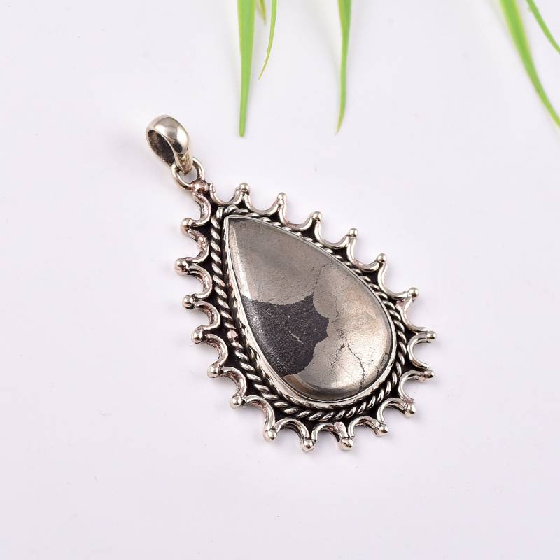 Exclusive Apachen Gold Anhänger.apache Pyrit Schmuck Für Frauen. Sterling Silber Statement Anhänger von SsonasCreation