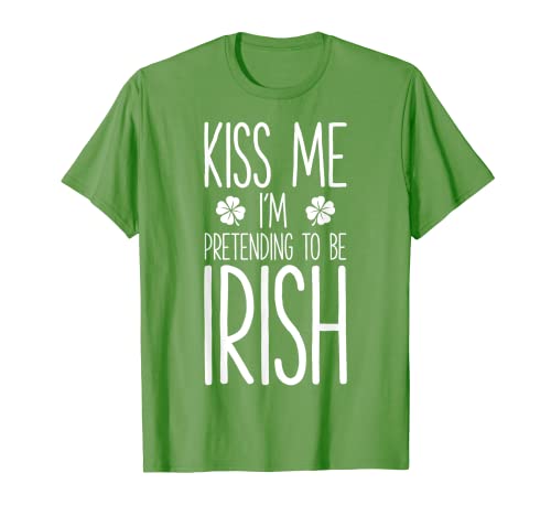 Kiss Me I'm Pretending To Be Irish St. Patricks Day Männer Frauen T-Shirt von St. Patrick's Day Lucky Co