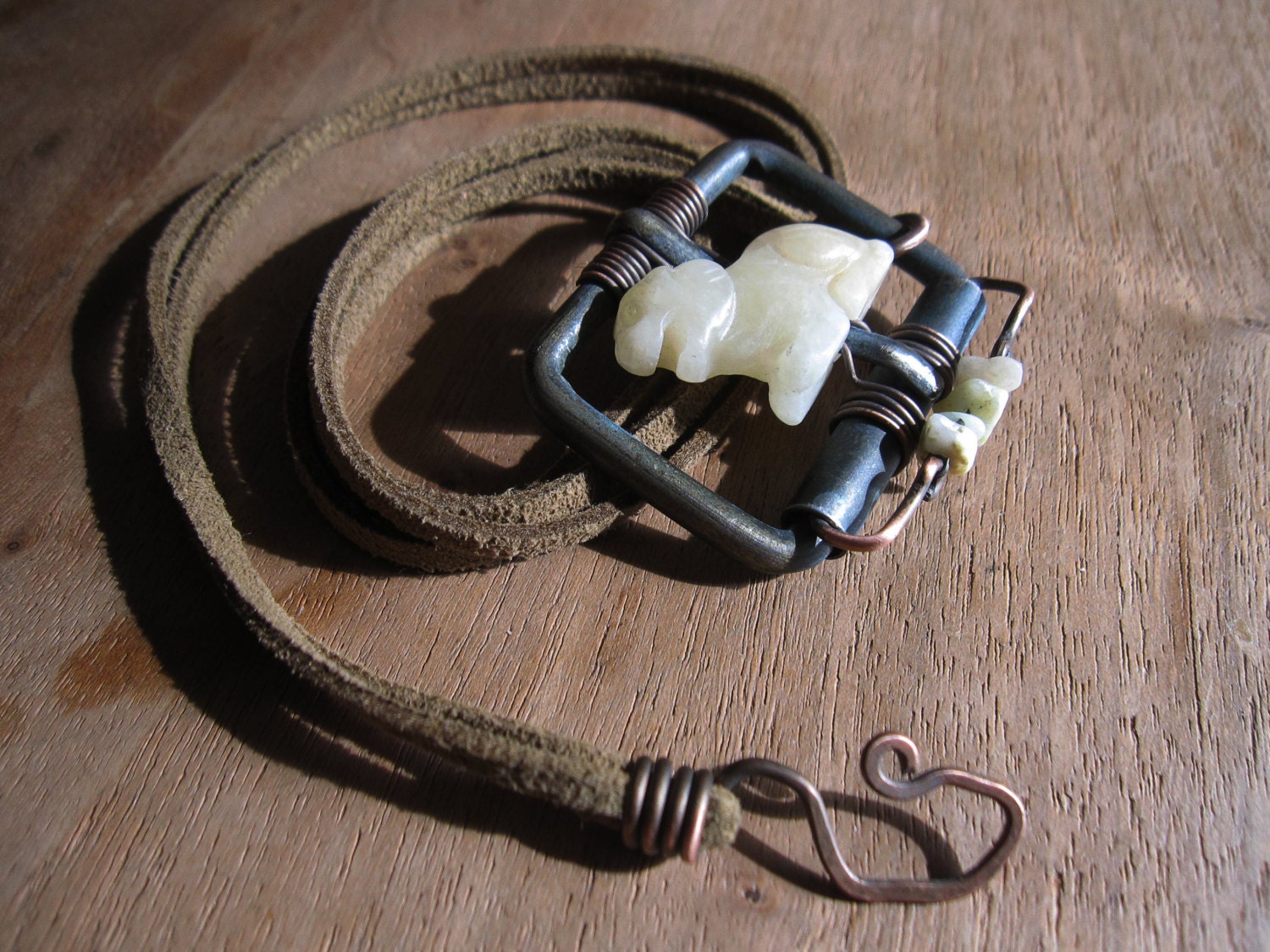 "Kette Aus Kupferdraht Und Jade Mit Anhänger "Tiger Roar"." Für Ihn. Upcycling Schmuck von StabuLaRasaJewelry