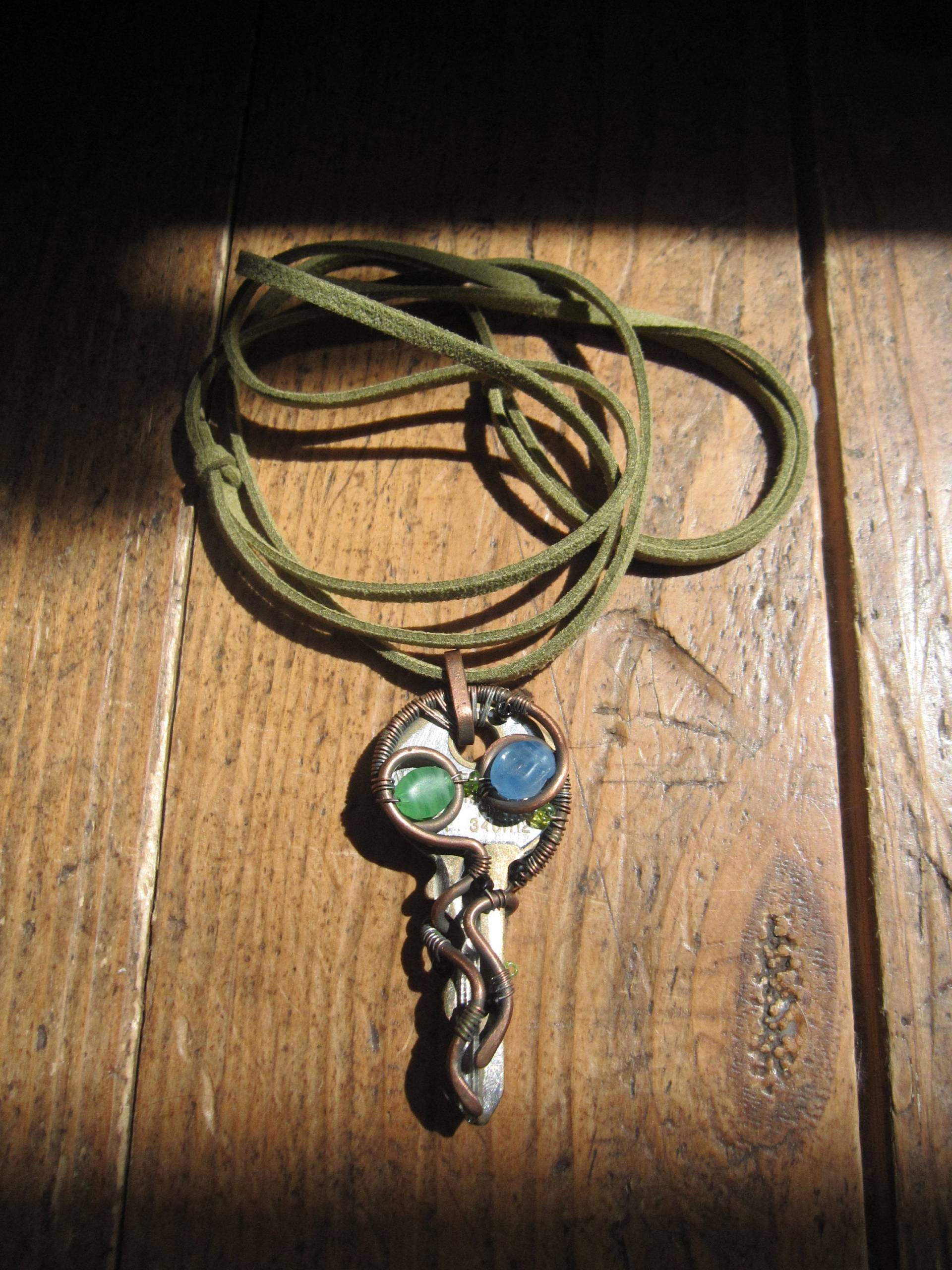 Kupferdraht Gewickelter Schlüsselanhänger - Open The Summer Gate. Upcycling Schmuck von StabuLaRasaJewelry