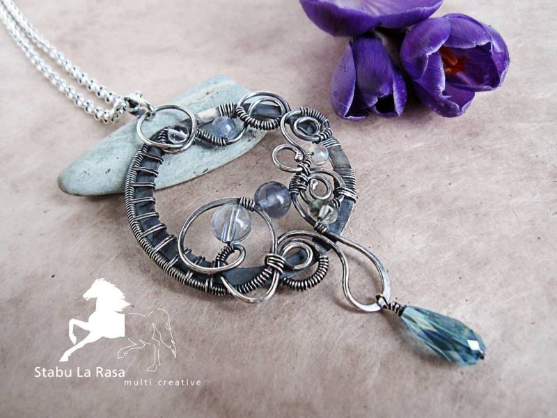 sterling Silber Und Aqua Blaue Edelsteine Draht Gewickelt Anhänger Halskette - Vorfrühling. Schmuck Mit Aqua Aura, Fluorit, Topas von StabuLaRasaJewelry