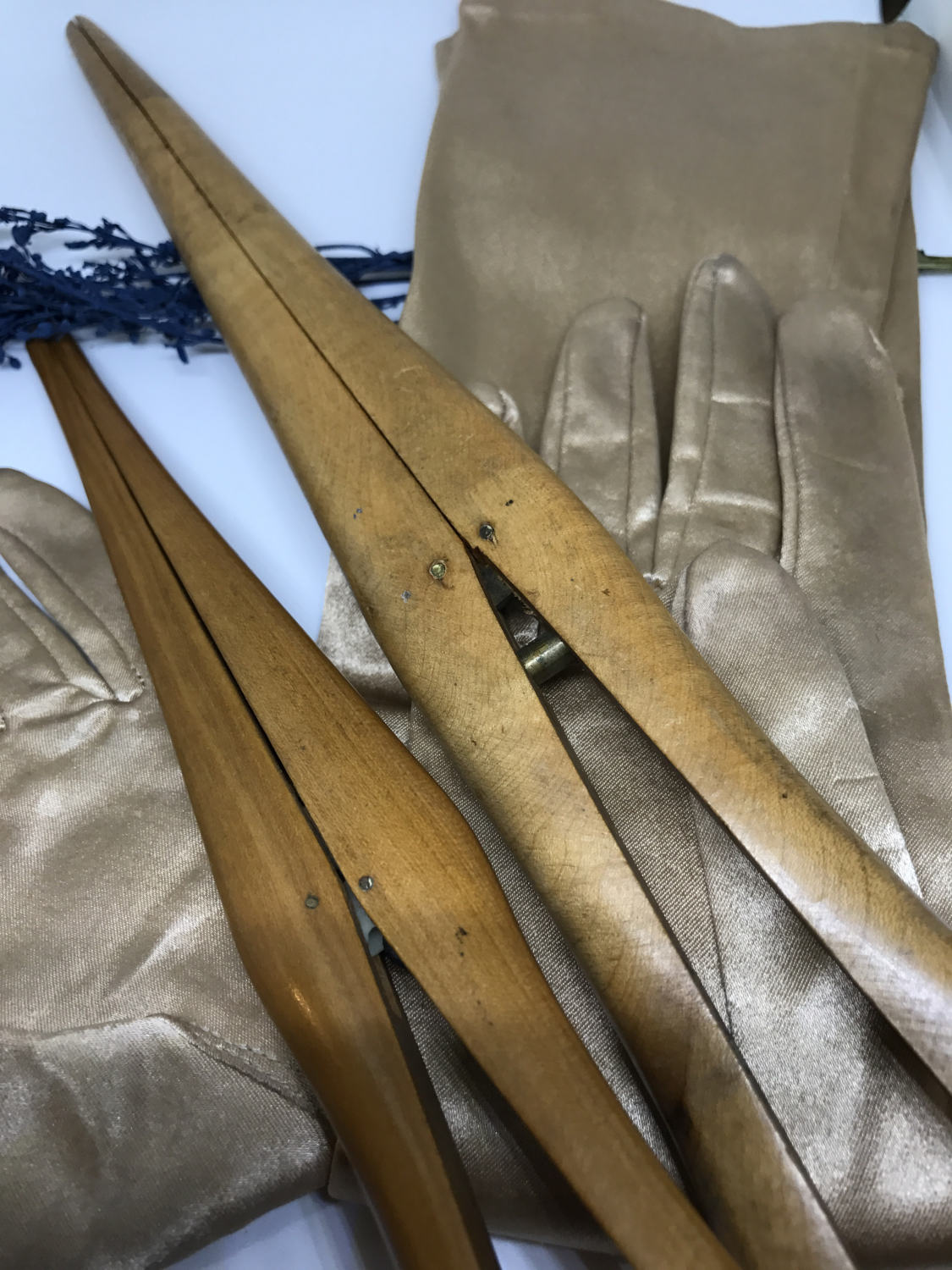 Vintage Handschuh-Dehner Aus Holz - 1940Er Jahre Baum-Set Vintage Handschuh-Dehner Aus Holz - 1940Er Jahre Baum-Set von StaceyDoesVintage