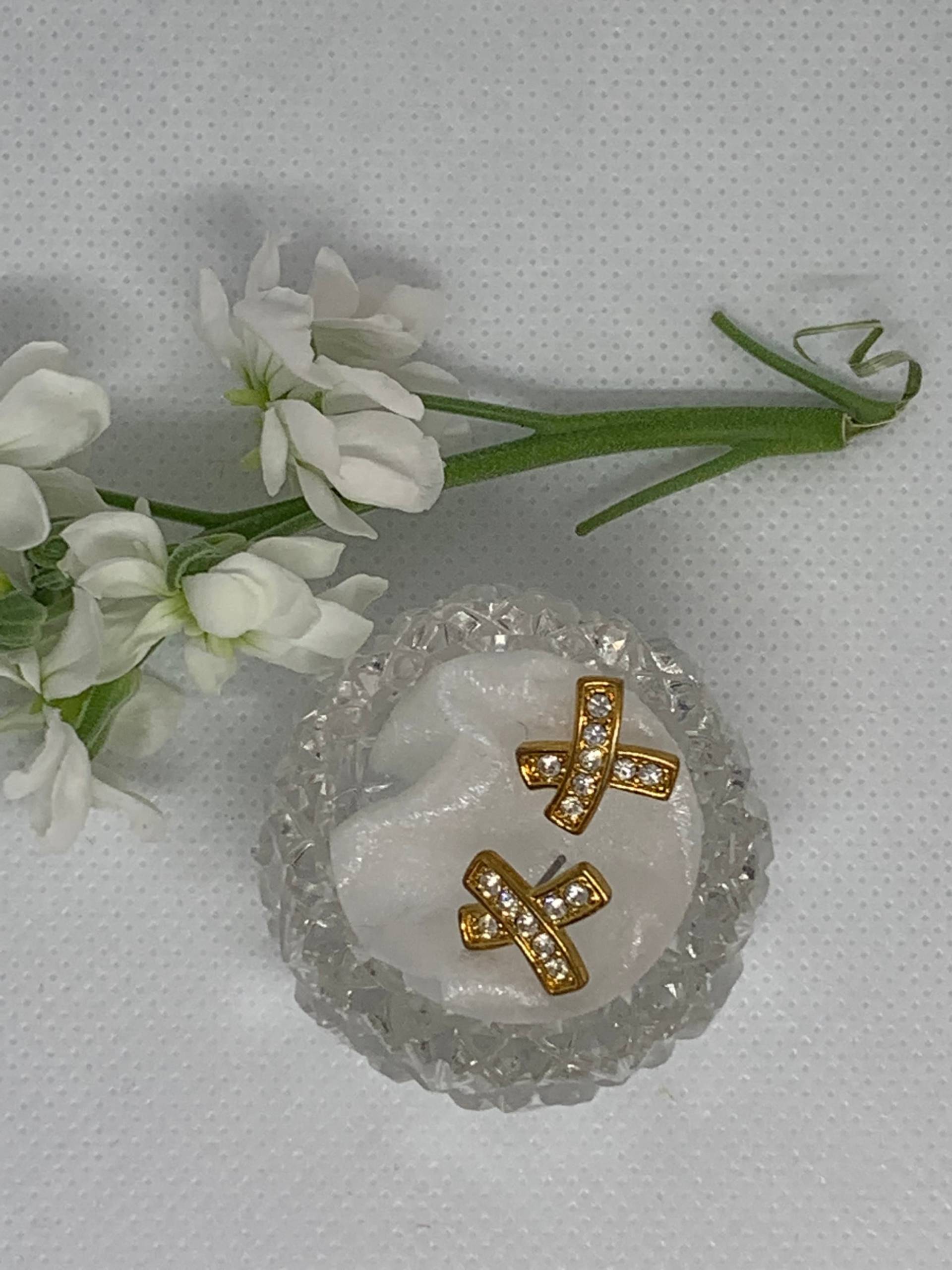 Vintage Diamanté Kreuz Ohrringe Vergoldeter Modeschmuck Vintage Diamanté Kreuz Ohrringe Vergoldeter Modeschmuck von StaceyDoesVintage