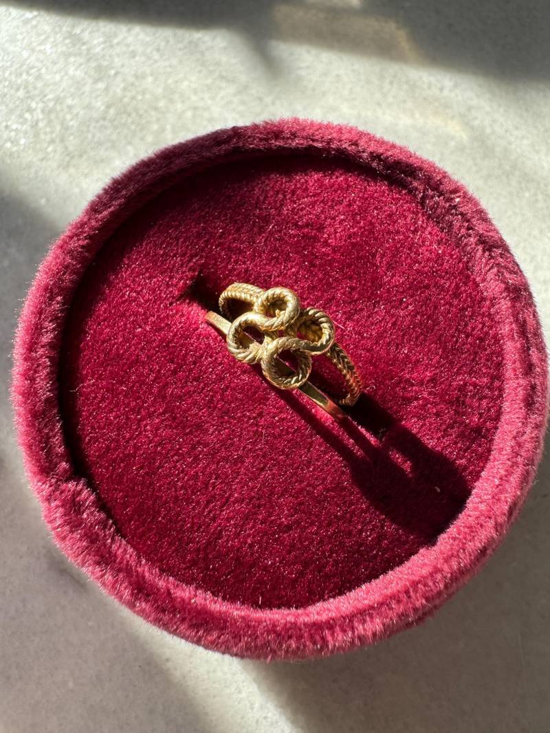 Vintage 14K Gold Love Knot Ring - Doppeltes Seil Größe 4 von StaceyFayDesigns