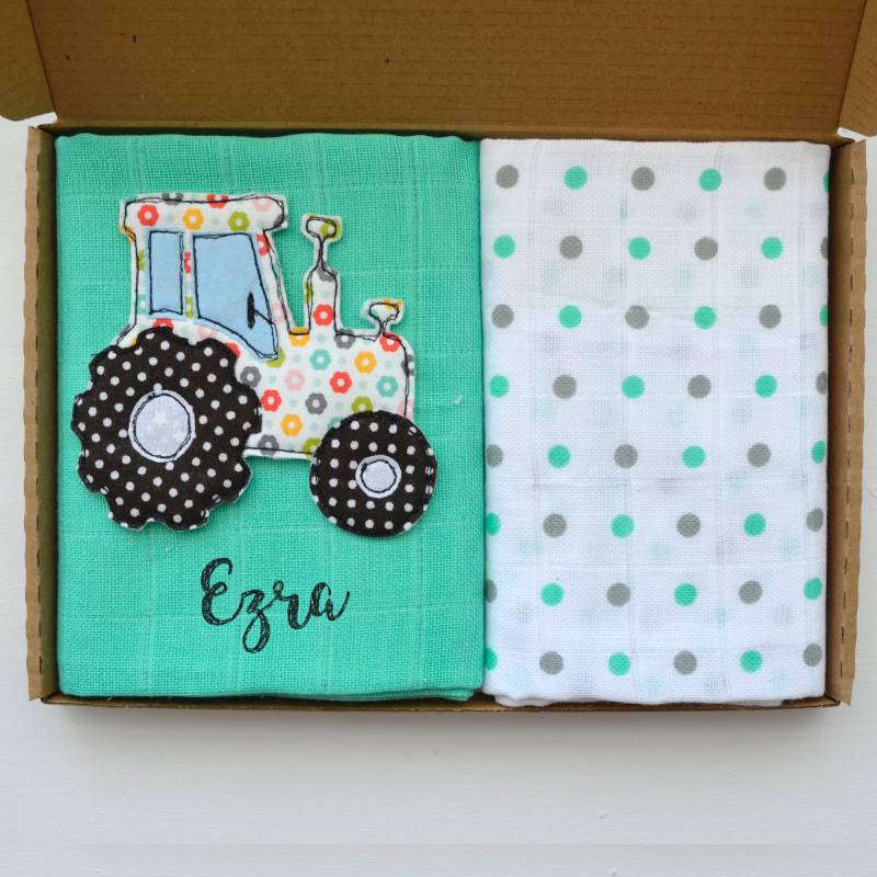 Personalisiertes Musslinz Geschenkset - Traktor von StaceyHardwickDesign